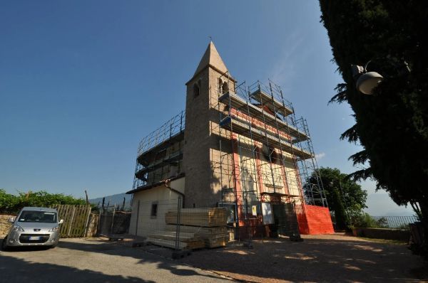chiesa in ristrutturazione