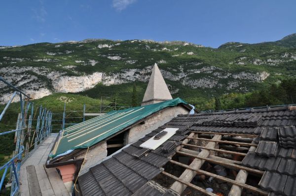 rifacimento tetto di una chiesa