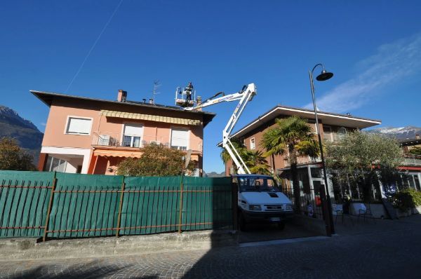 manutenzione del tetto di una casa