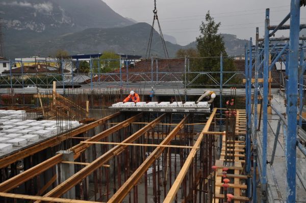 realizzazione di un edificio commerciale