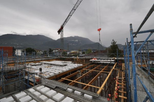 cantiere edile per la costruzione di un edificio per scopi abitativi