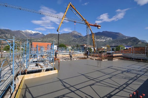 cantiere edile per la costruzione di edificio destinato ad uso abitativo