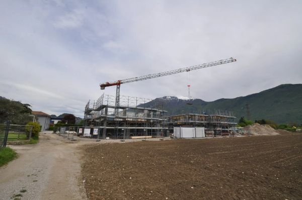 cantiere per la costruzione di un edificio ad us abitativo