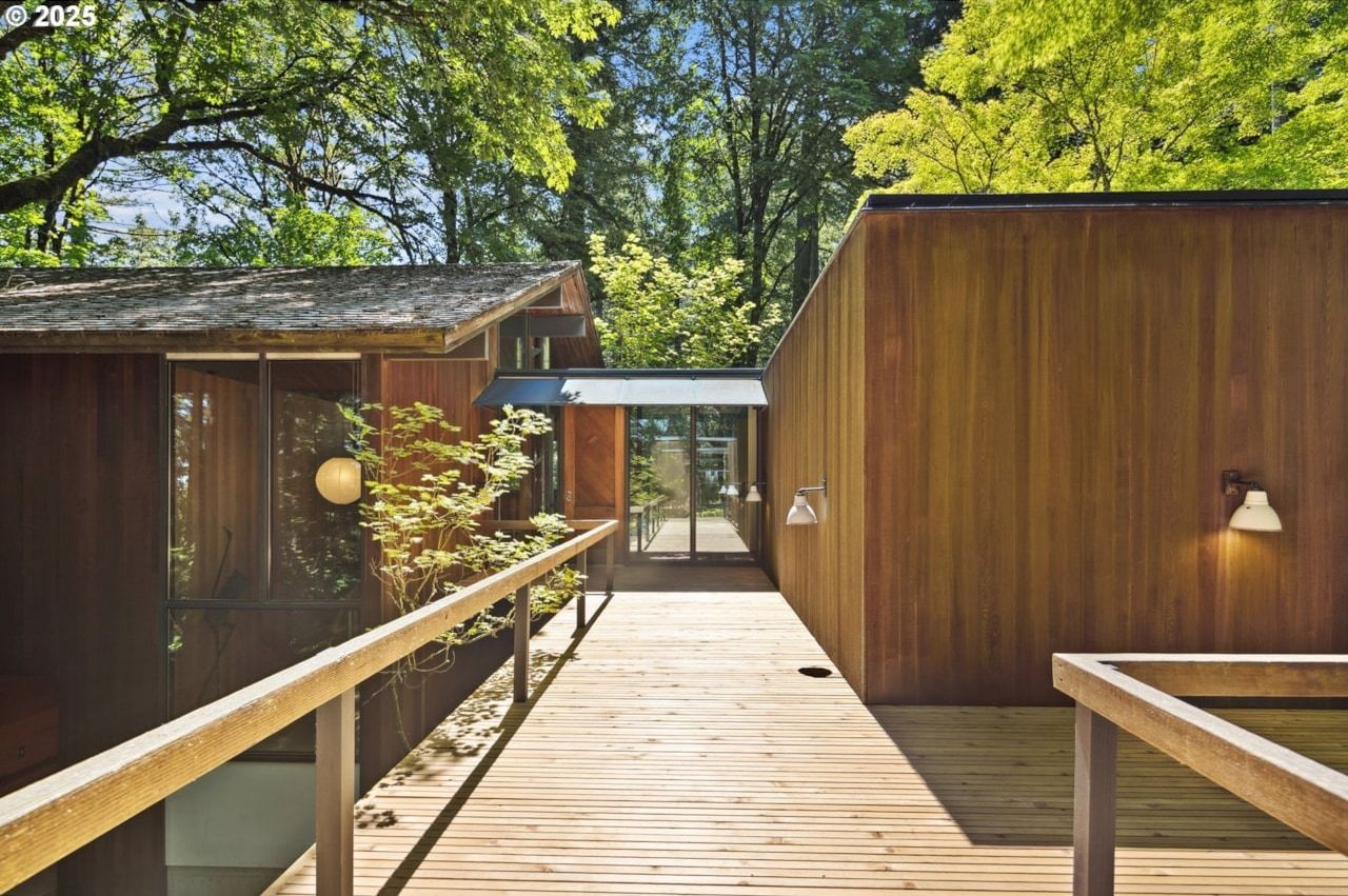 The Zaik Residence: A Northwest Modern Landmark