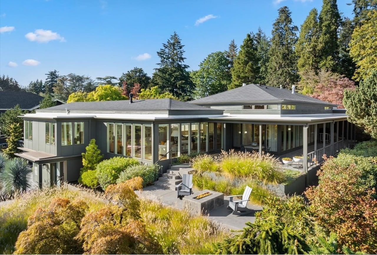 The Shaw House by John Yeon