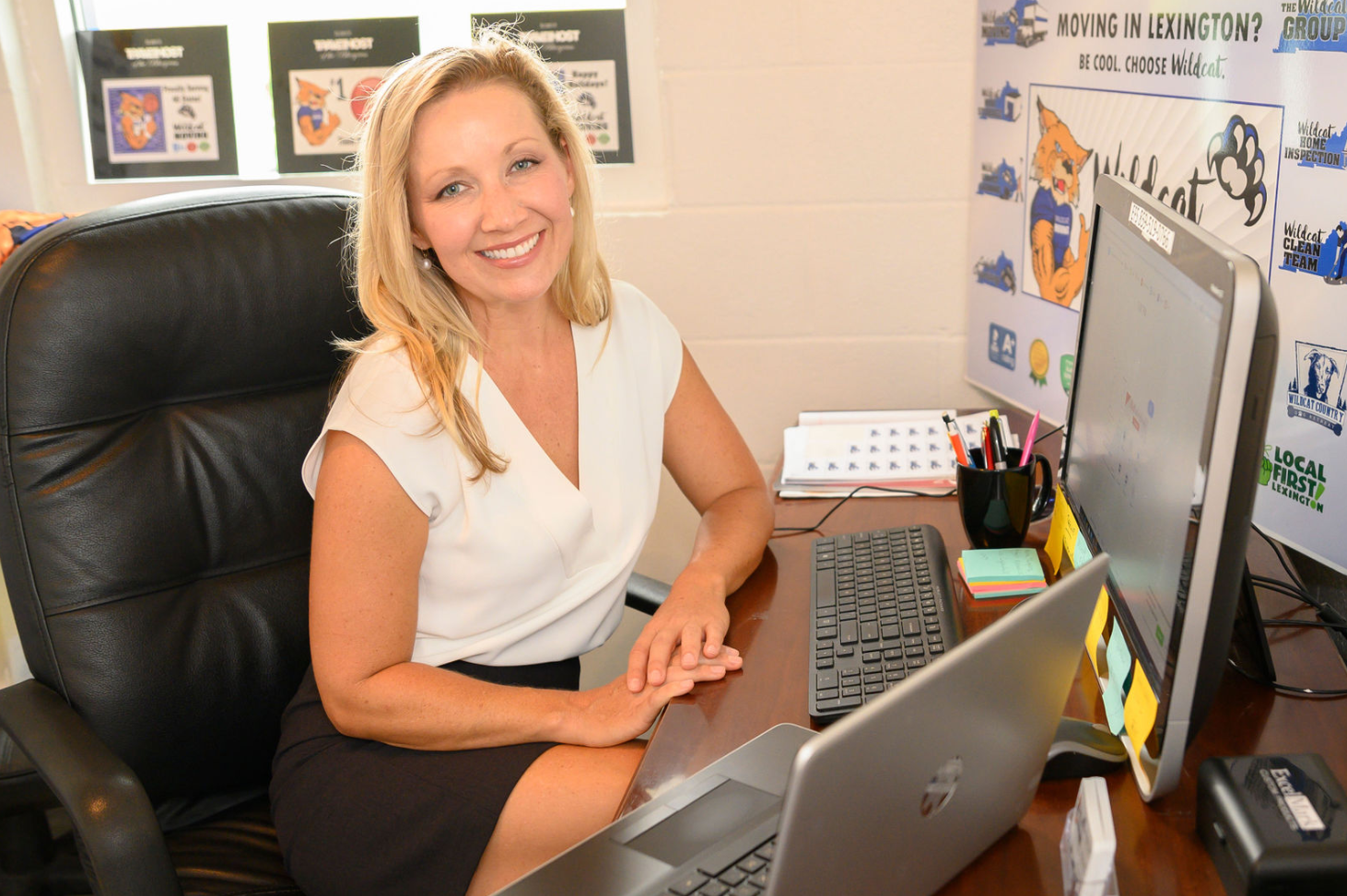 Female Silhouette - Lexington, KY - Wildcat Moving