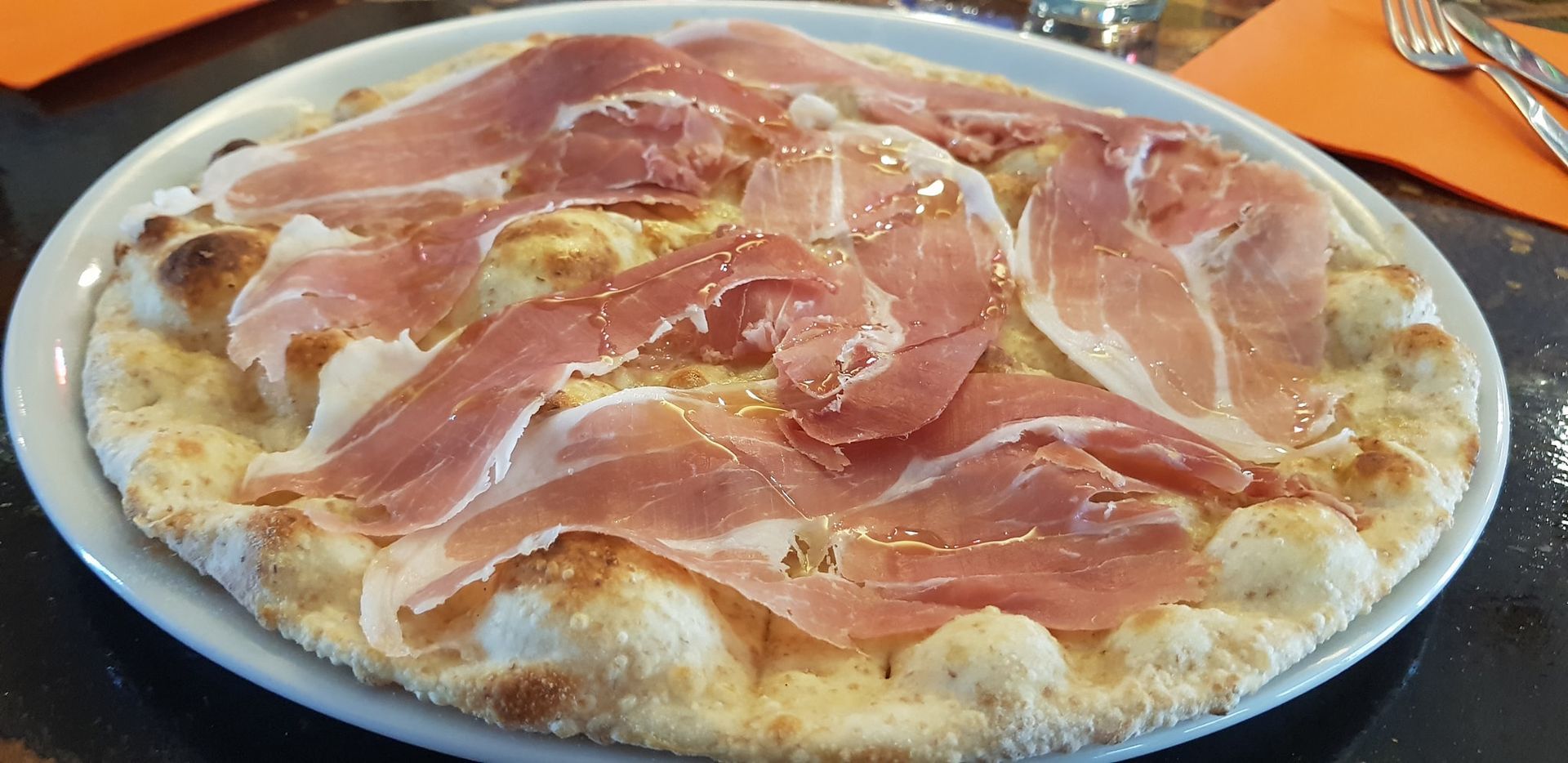 pizza bianca con prosciutto crudo