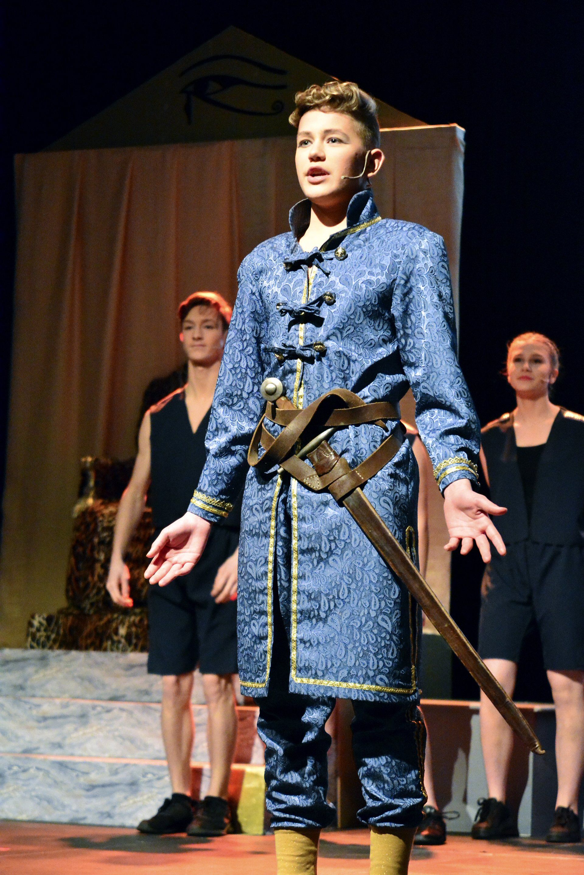 Toneel acteur op het podium aida