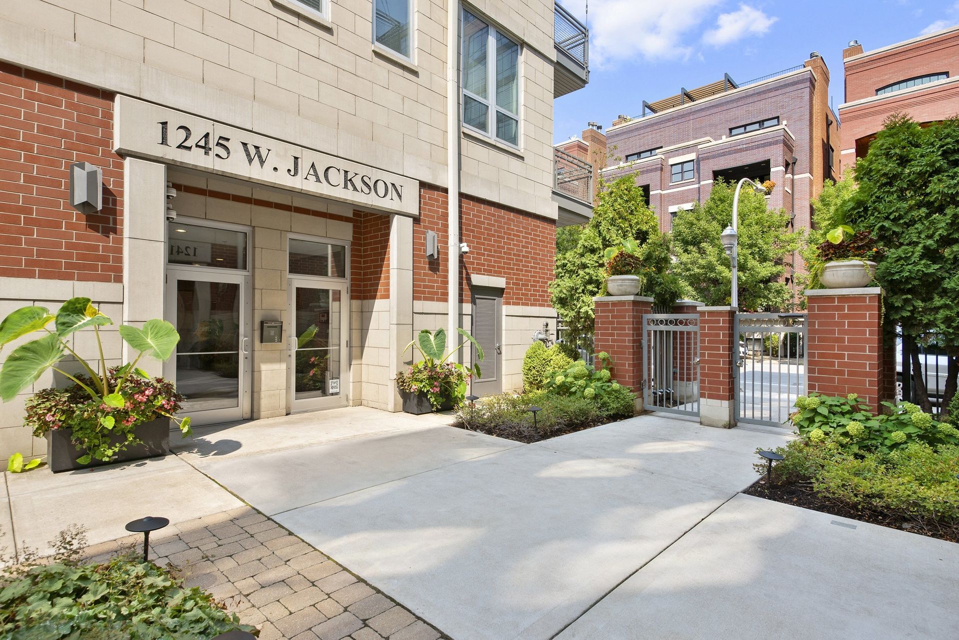 Courtyard at Reside on Jackson