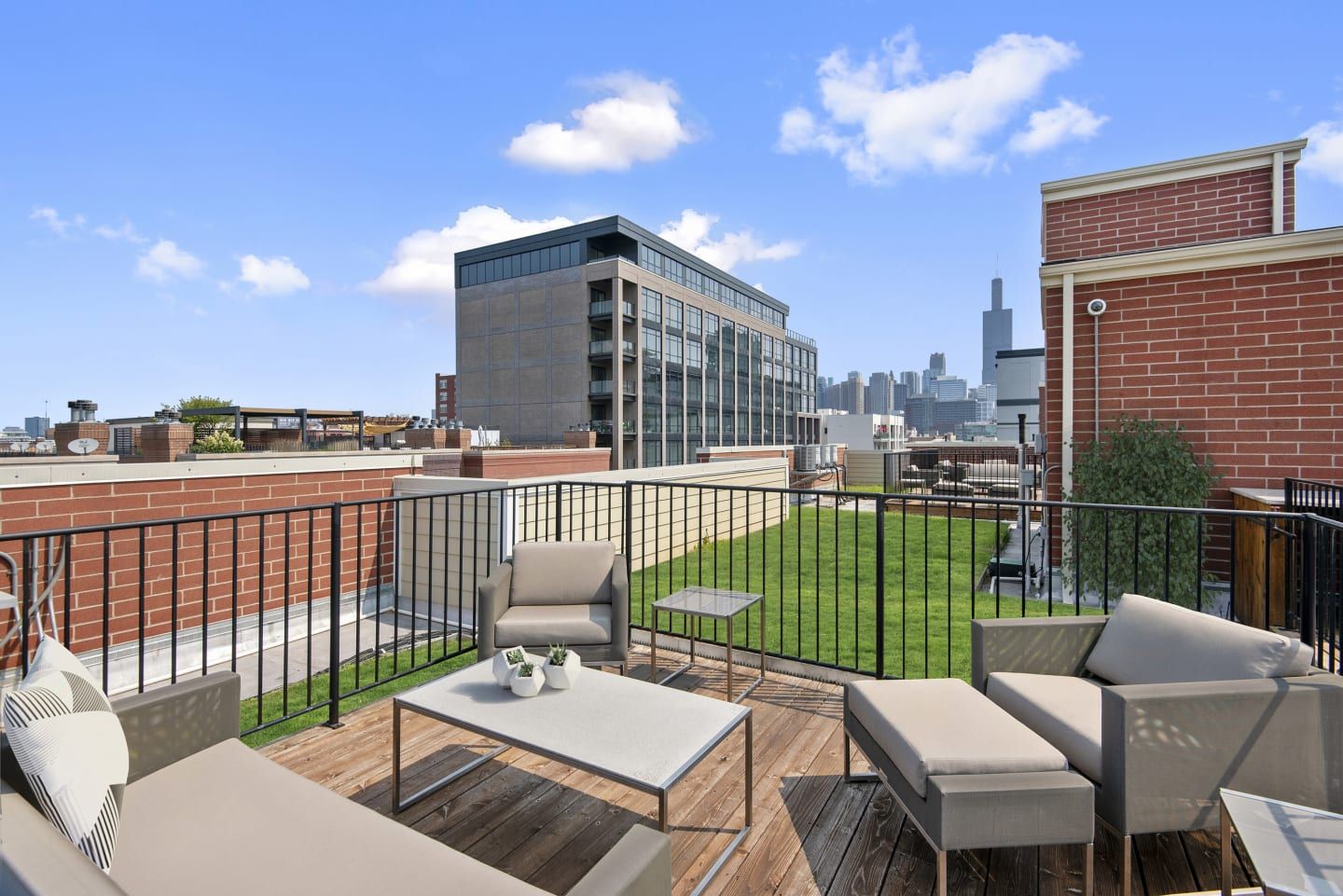 Reside on Jackson West Loop, Chicago Apartments