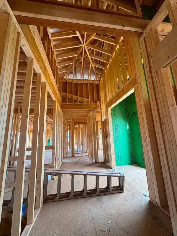 A ladder is sitting in the middle of a building under construction.
