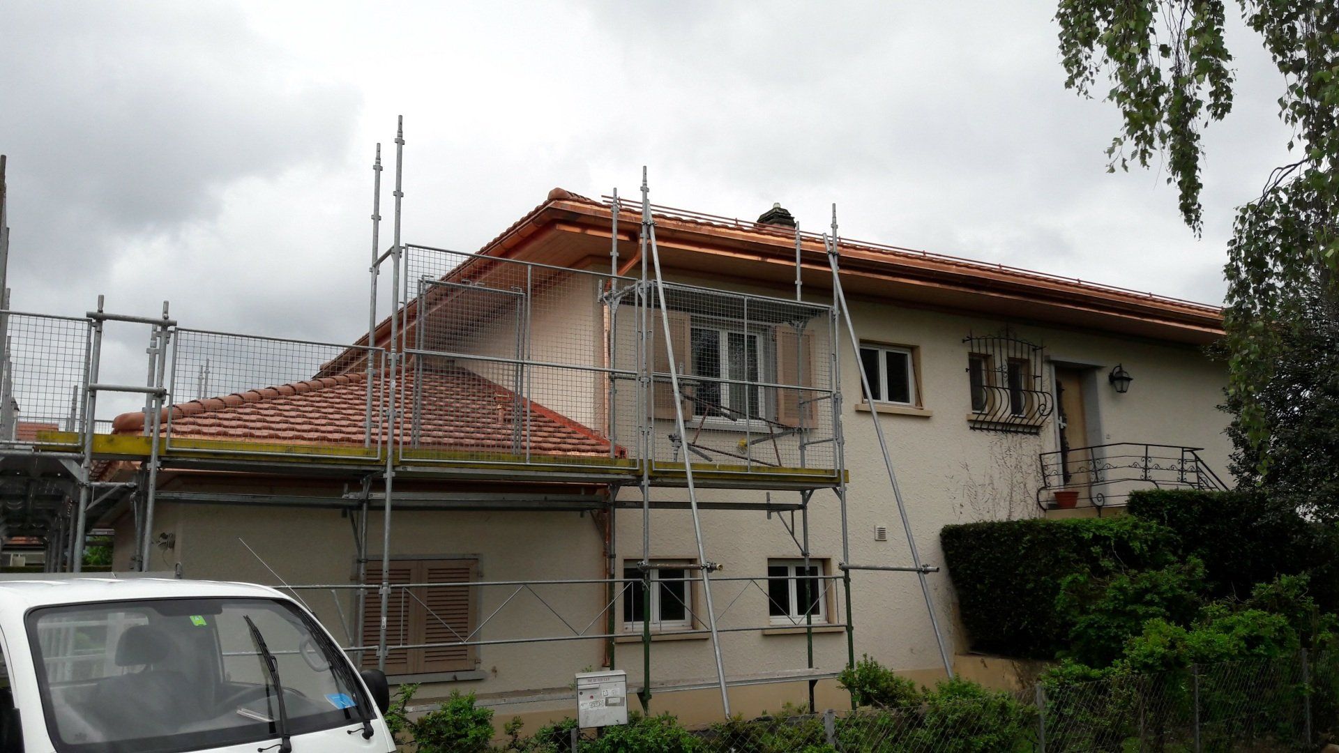 maison avec échafaudages