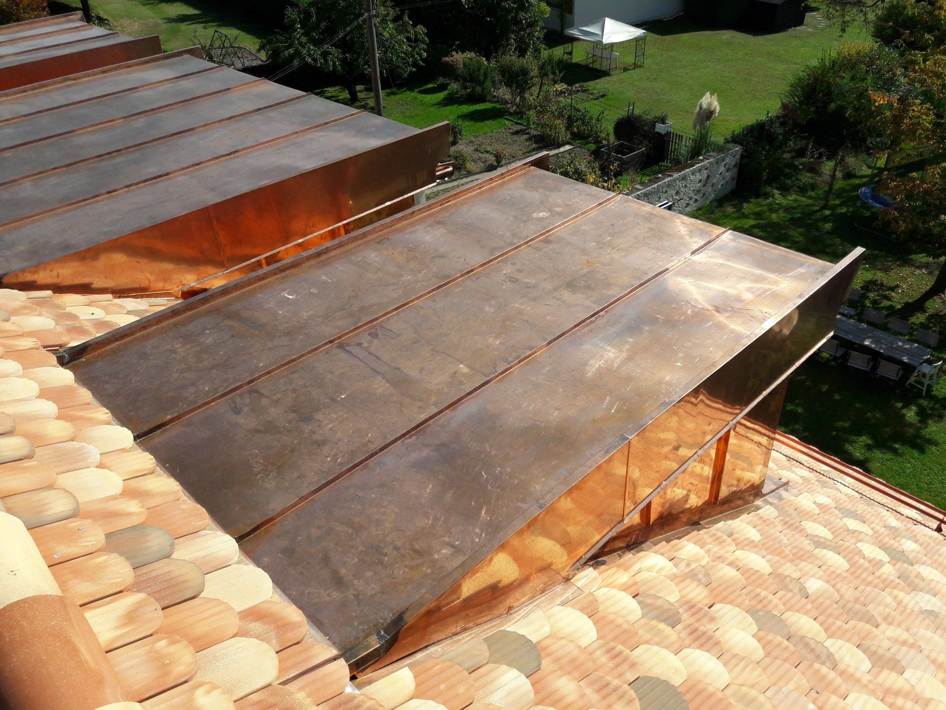 toit avec tuiles terminé avec ombrages