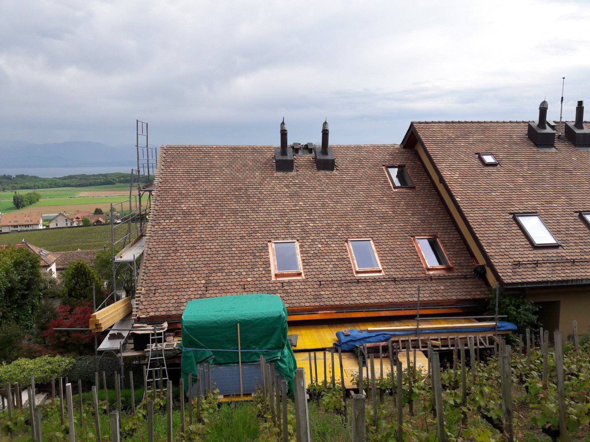 construction faîte de grande maison travail terminé