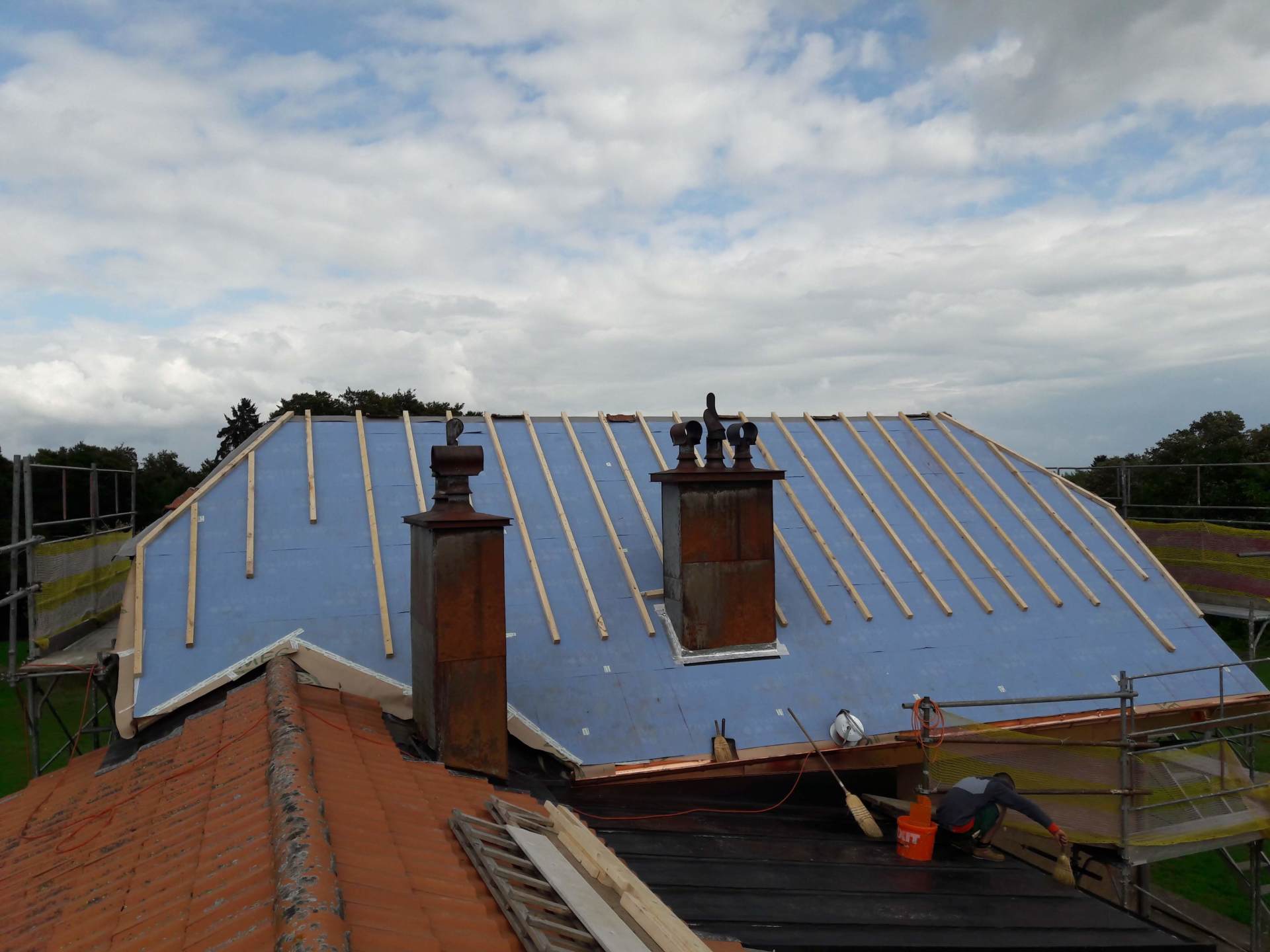 construction d'un toit sur maison