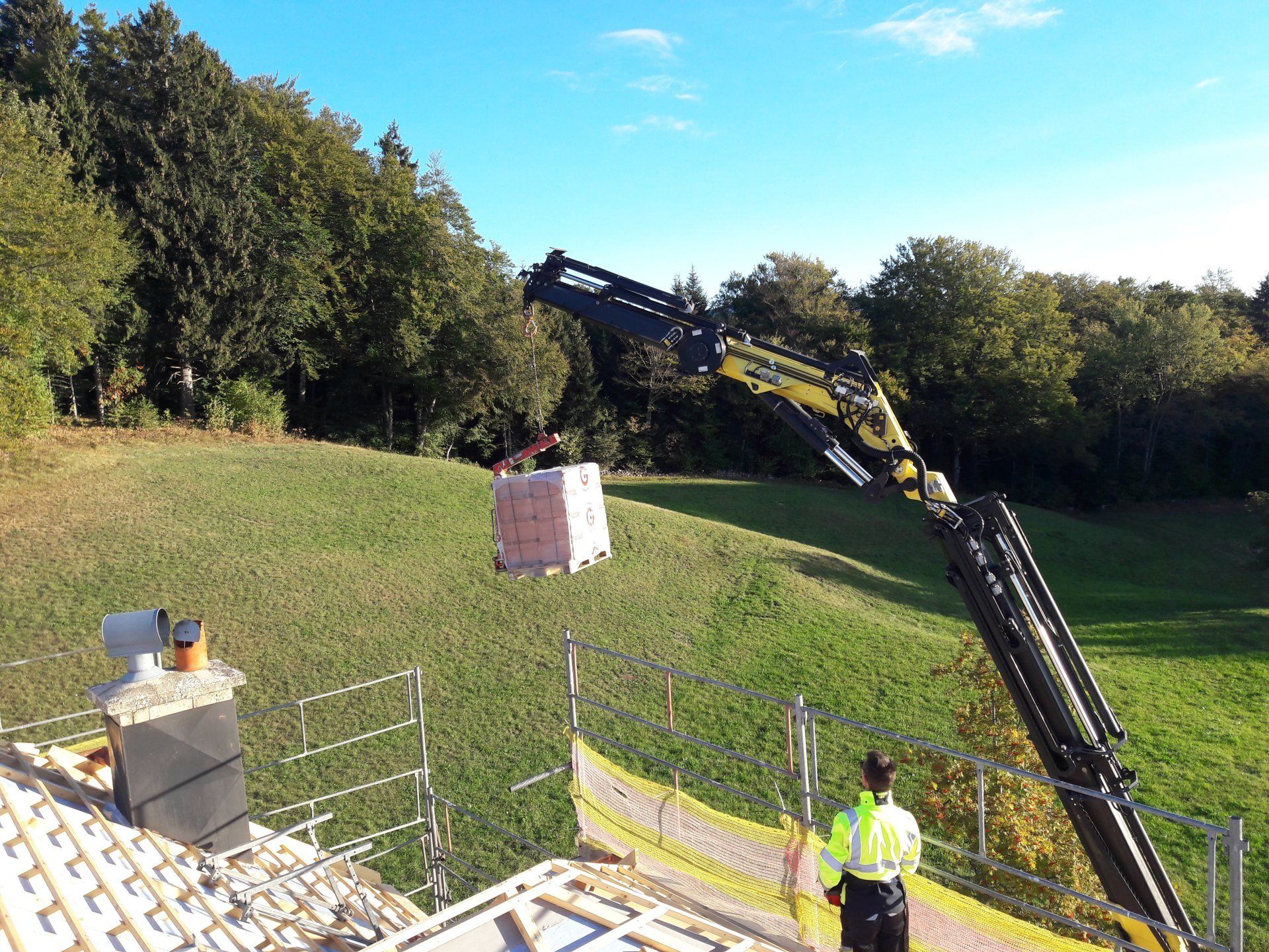 travaux dans un jardin pour un toit