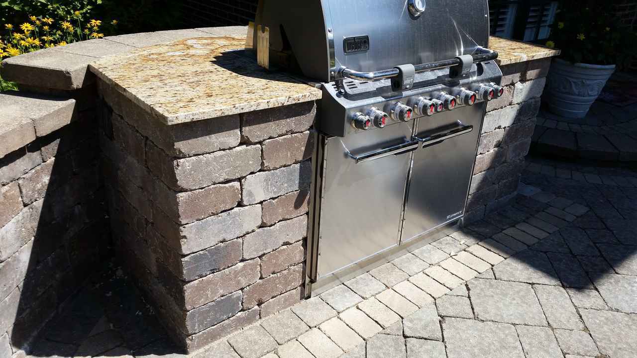 Hardscape Grill - Near West,IL - M & M Landscaping