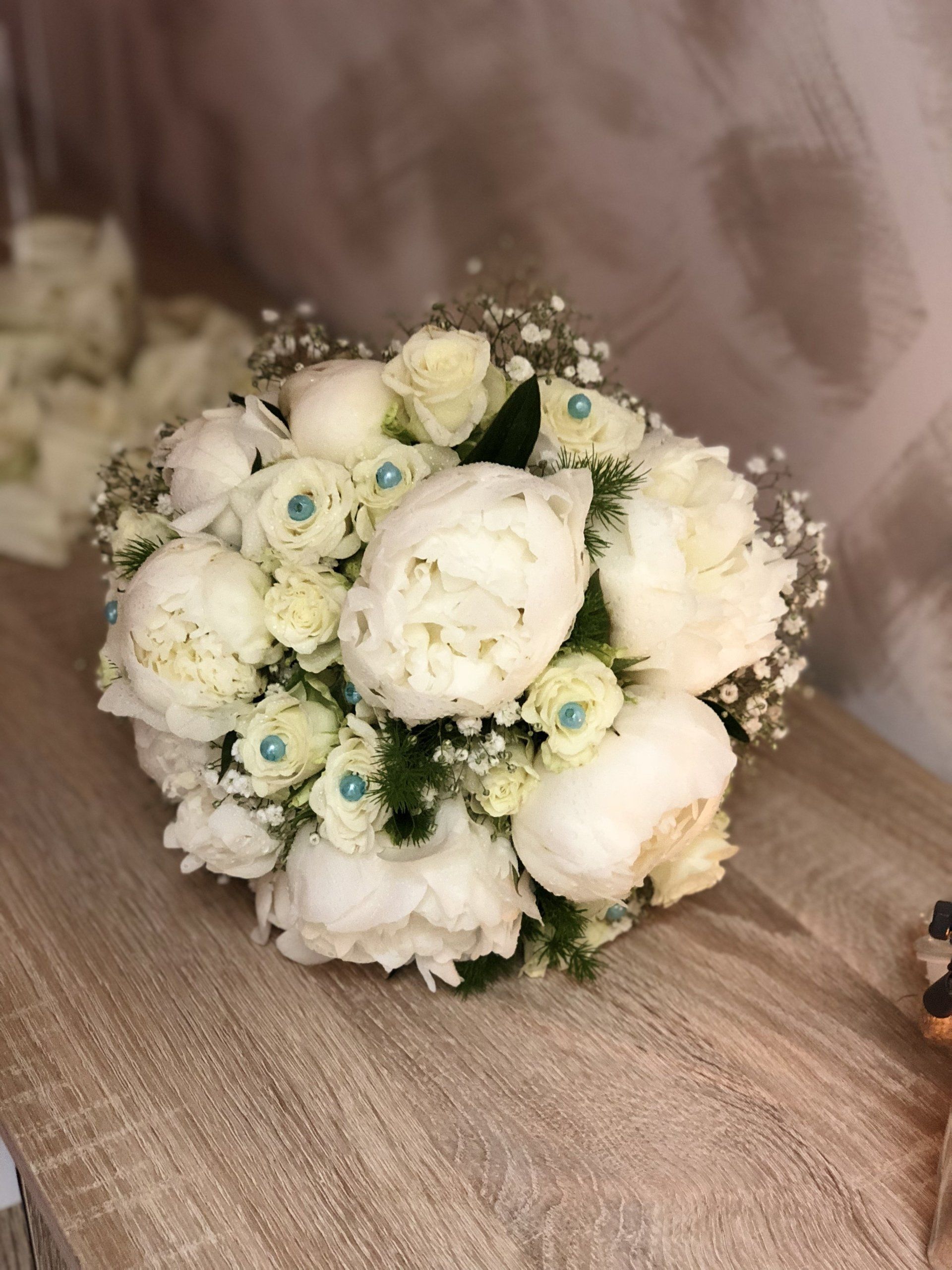 bouquet con fiori bianchi