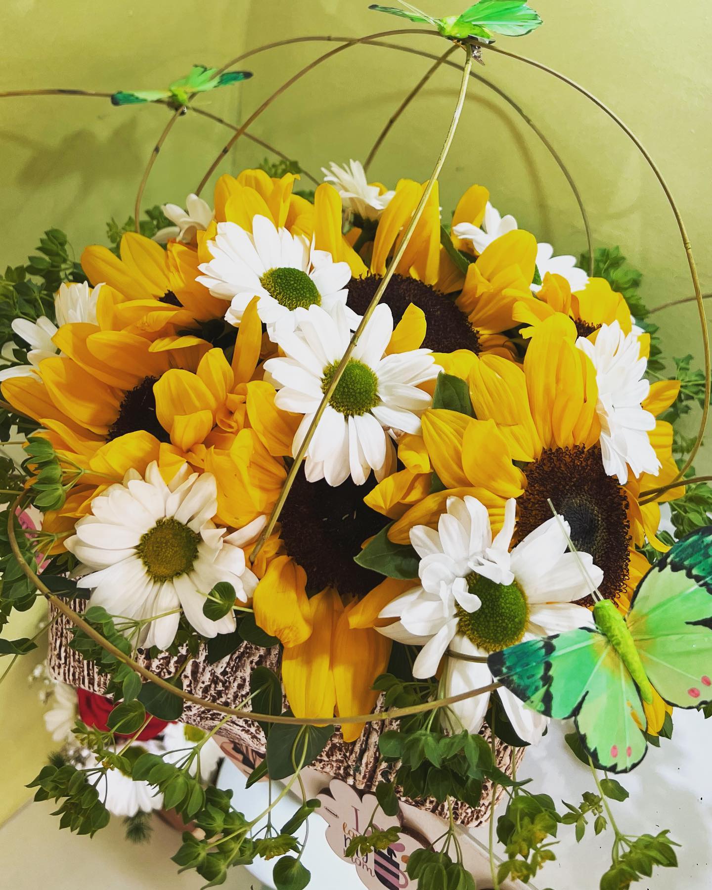 bouquet di girasoli e margherite