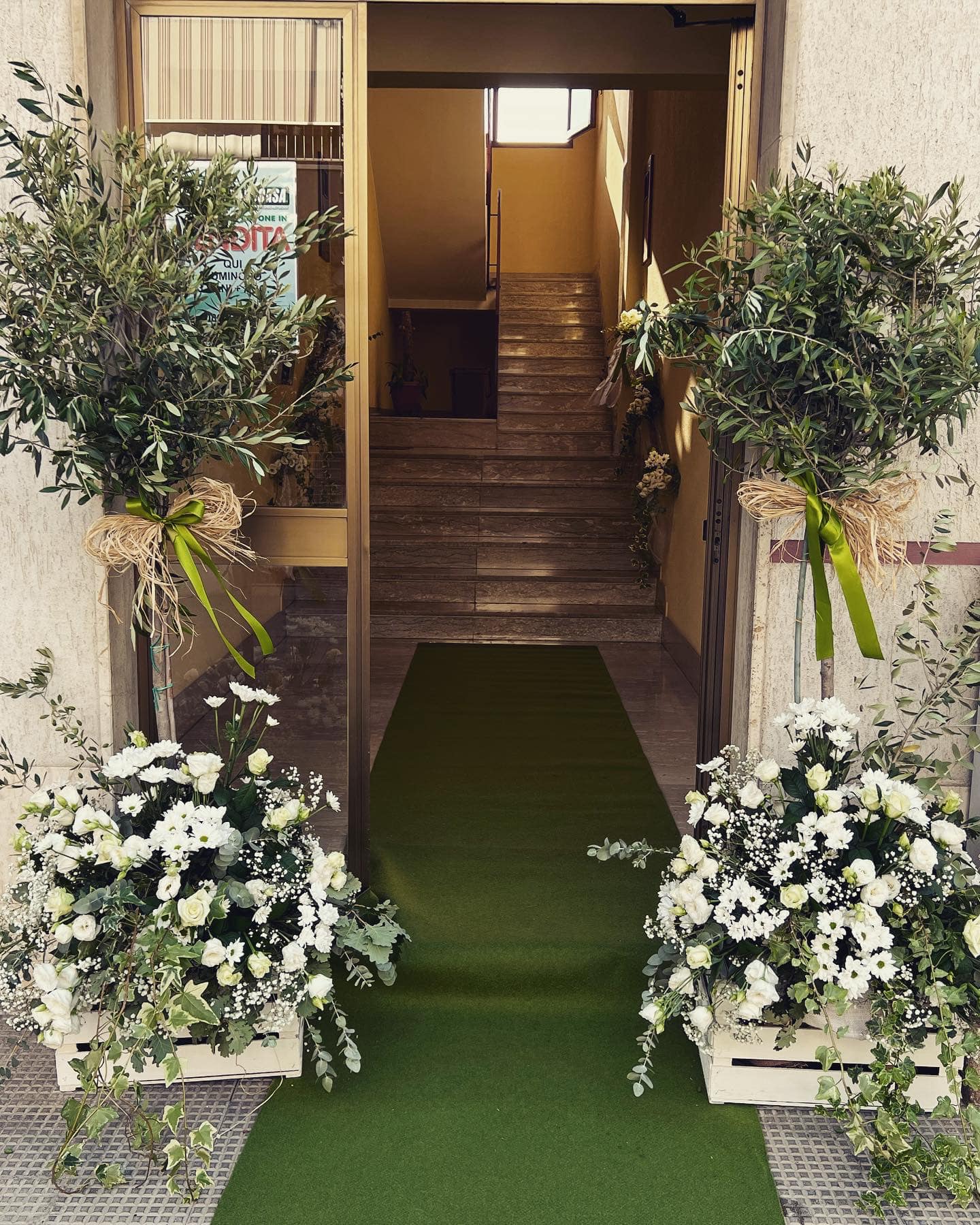 addobbi floreali ingresso chiesa