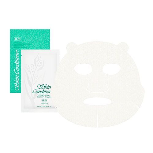 大理石表面上擺放著來自 Albion 的護膚產品：乳液、油、小包裝和帶有樹葉圖案的金色盒子。