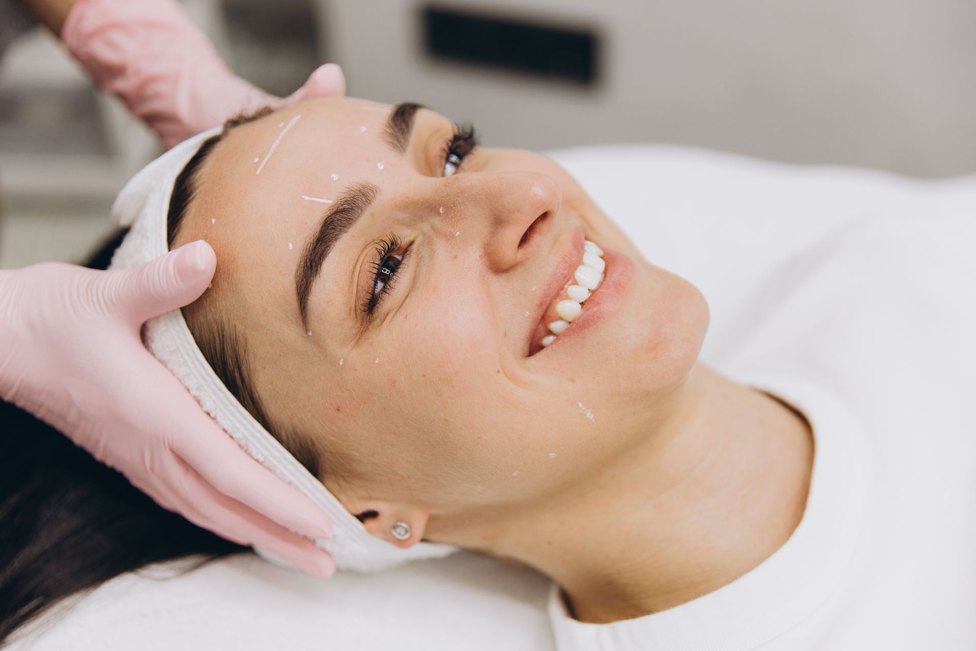 Cosmetic aesthetician preparing a woman for a facial or peel near Lexington, Kentucky (KY)