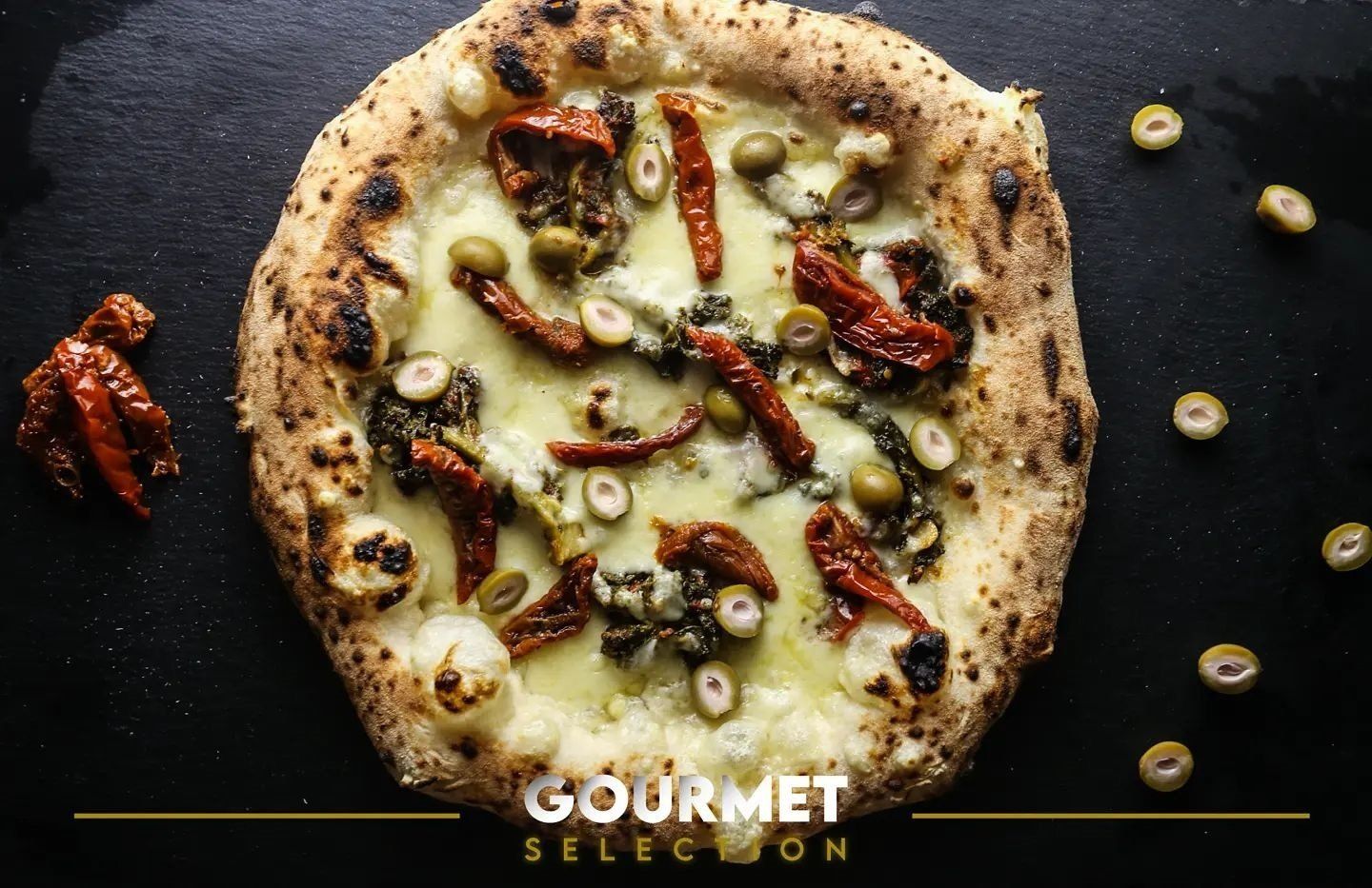 torzelle napoletane, peschiole e pomodori secchi