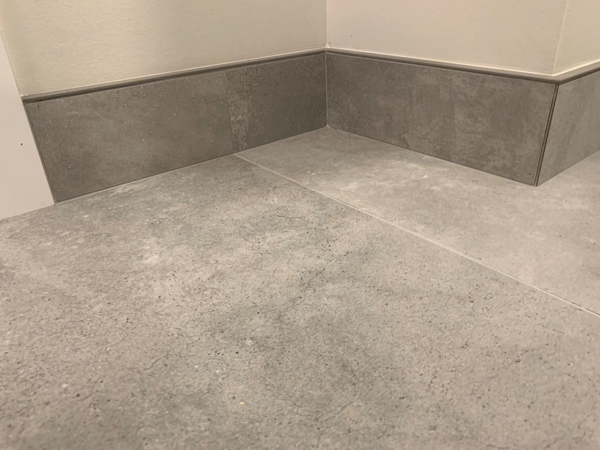 Siliconed Baseboard Tile