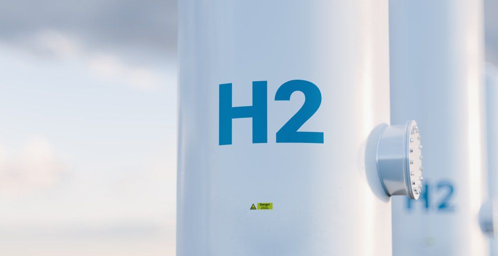 a row of white cylinders with the word h2 on them .
