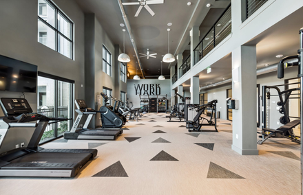 Well-equipped fitness center at One90 Gateway in Plano, TX.