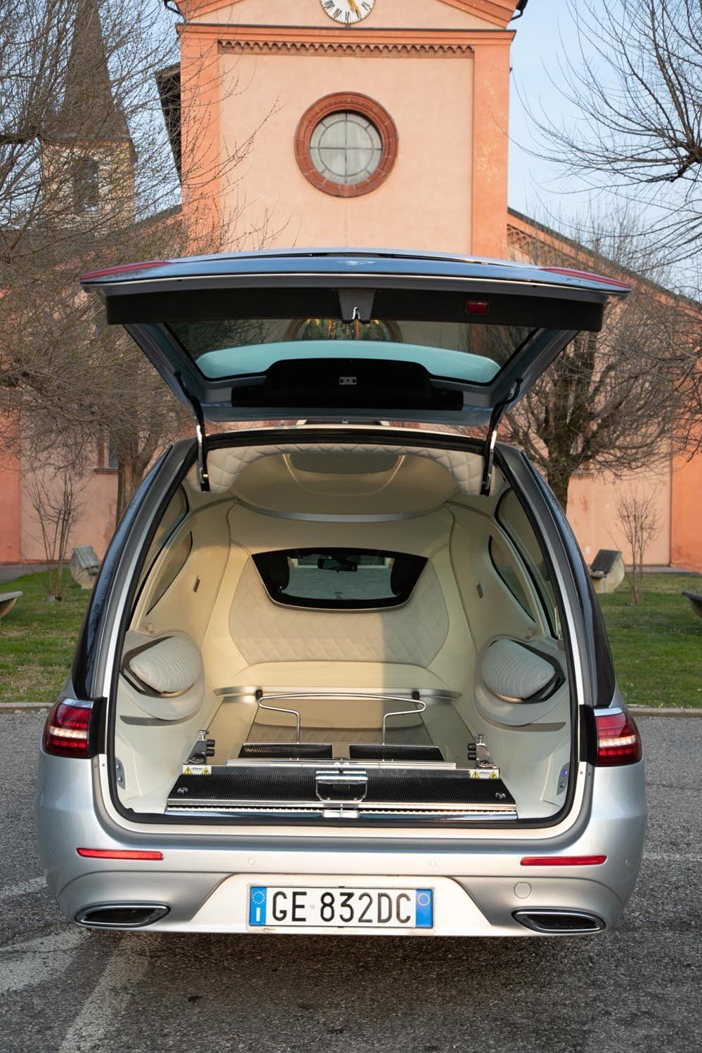 agenzia funebre auto