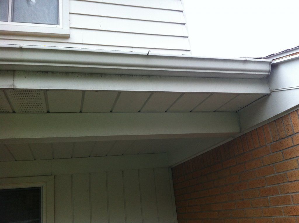 Loosened Gutter Spike — Southfield, MI — Henderson’s Gutter Cleaning Service