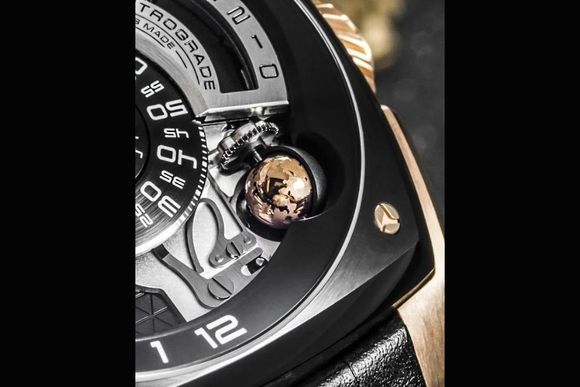 dettaglio di orologio Cyrus Watches Klepcys Moon