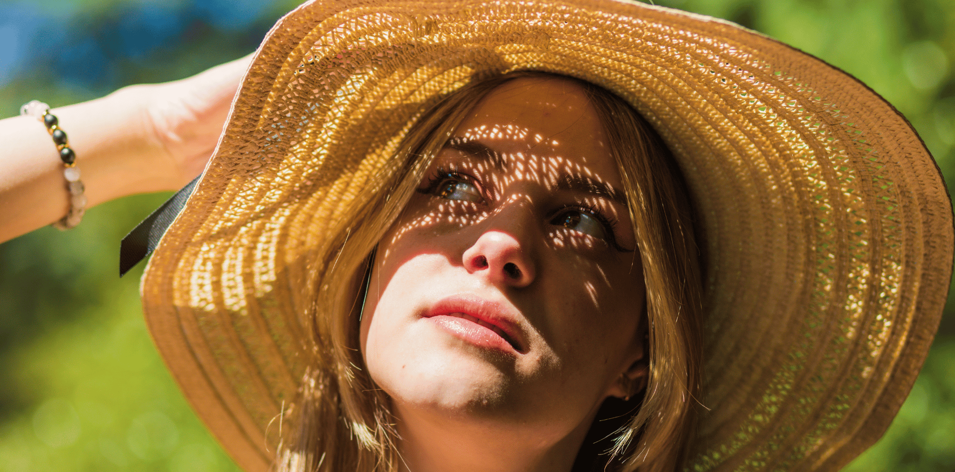 Girl wearing a sun hat