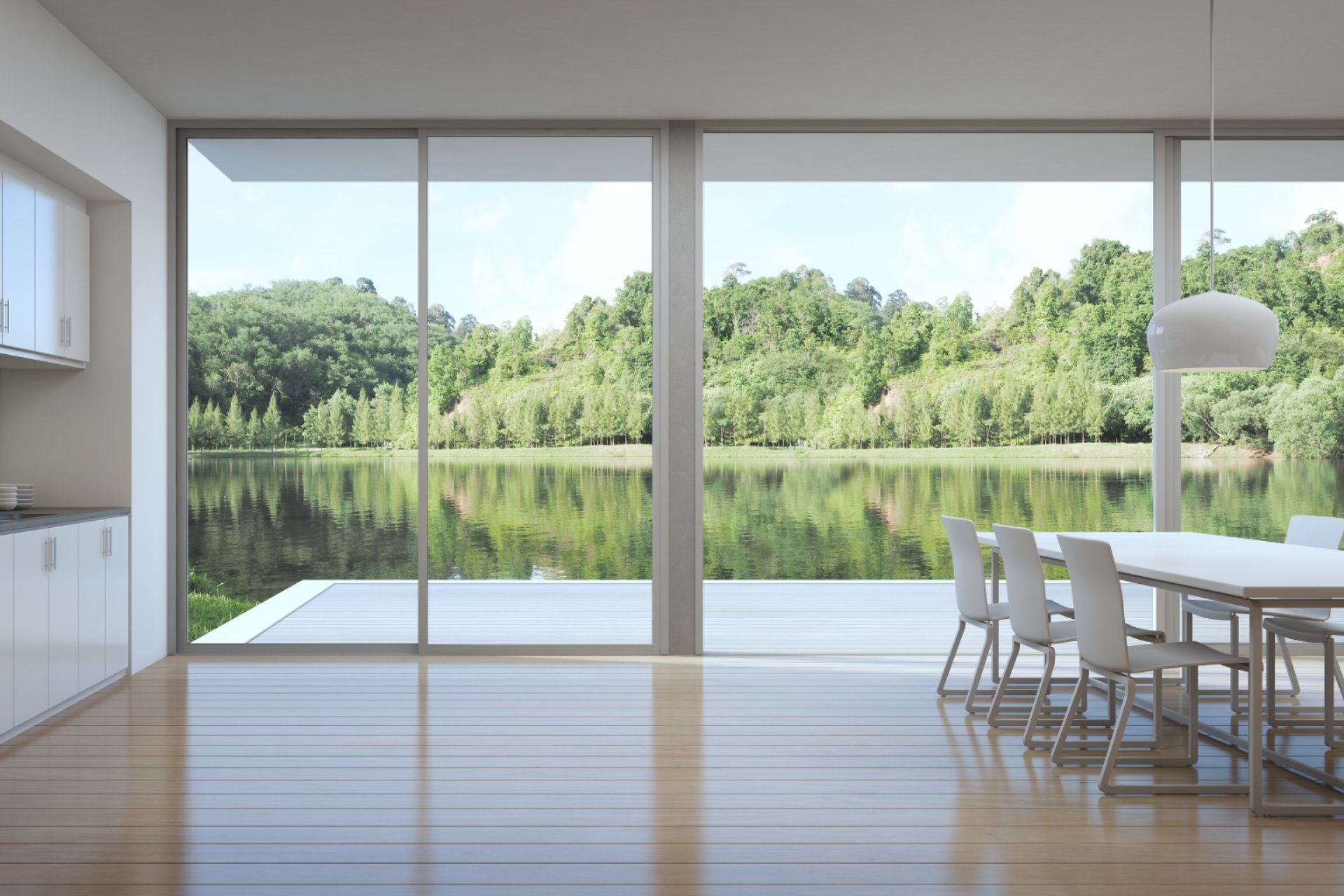 Moderna sala da pranzo con ampie finestre