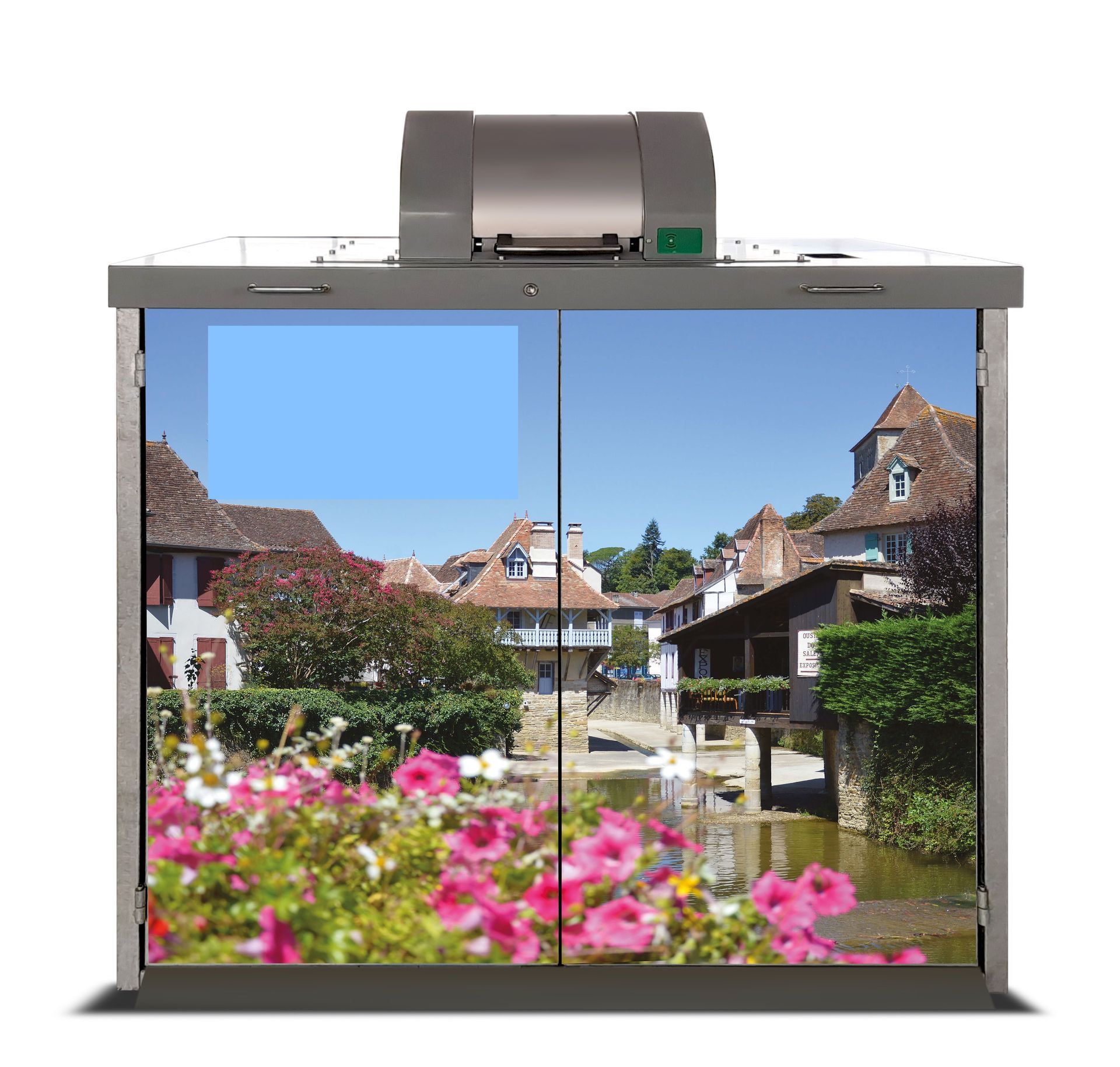 Vitrine avec vue sur des fleurs, des bâtiments et le ciel.