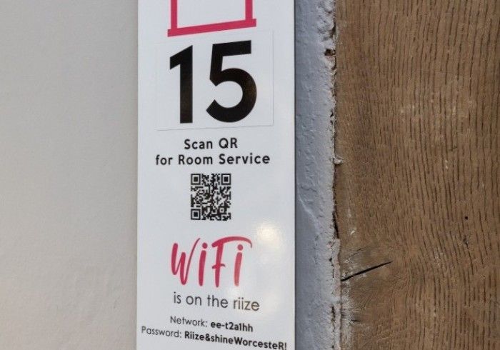 A sign that has the number 15 on it