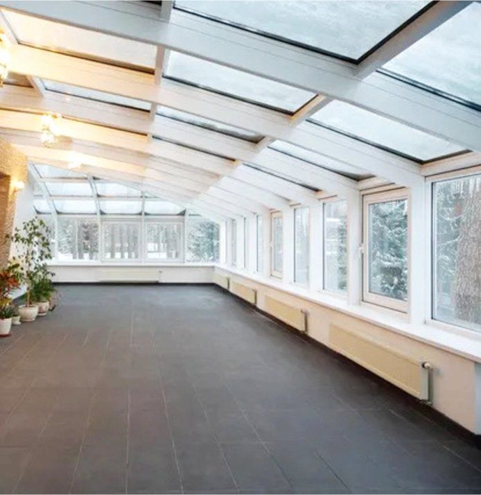 An empty room with lots of windows and a glass roof