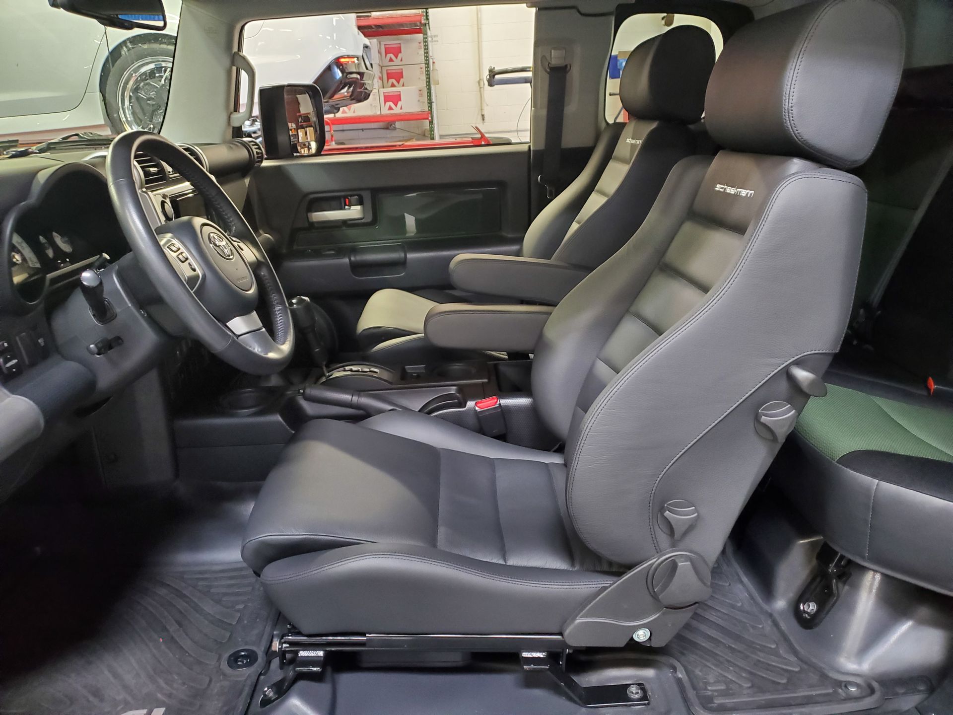 The interior of a car with leather seats and a steering wheel | Griffin Motorwerke