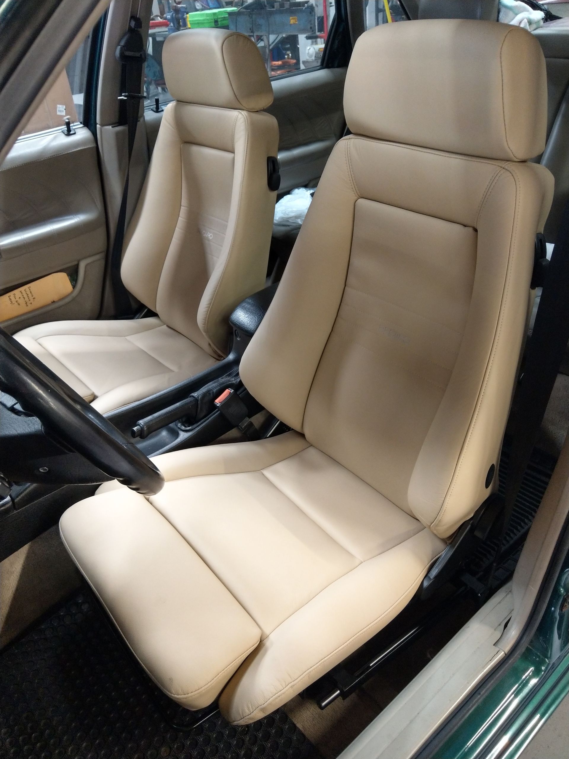 A pair of tan leather seats in a car | Griffin Motorwerke