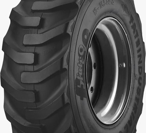 Neumático de tractor agrícola de color negro sobre llanta plateada, con dibujo profundo de la banda de rodadura y marca del fabricante.