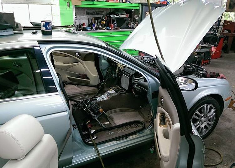 Knuckle Busters Auto Repair Gallery Image