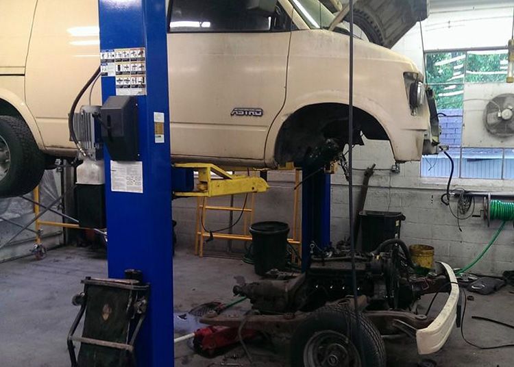 Knuckle Busters Auto Repair Gallery Image