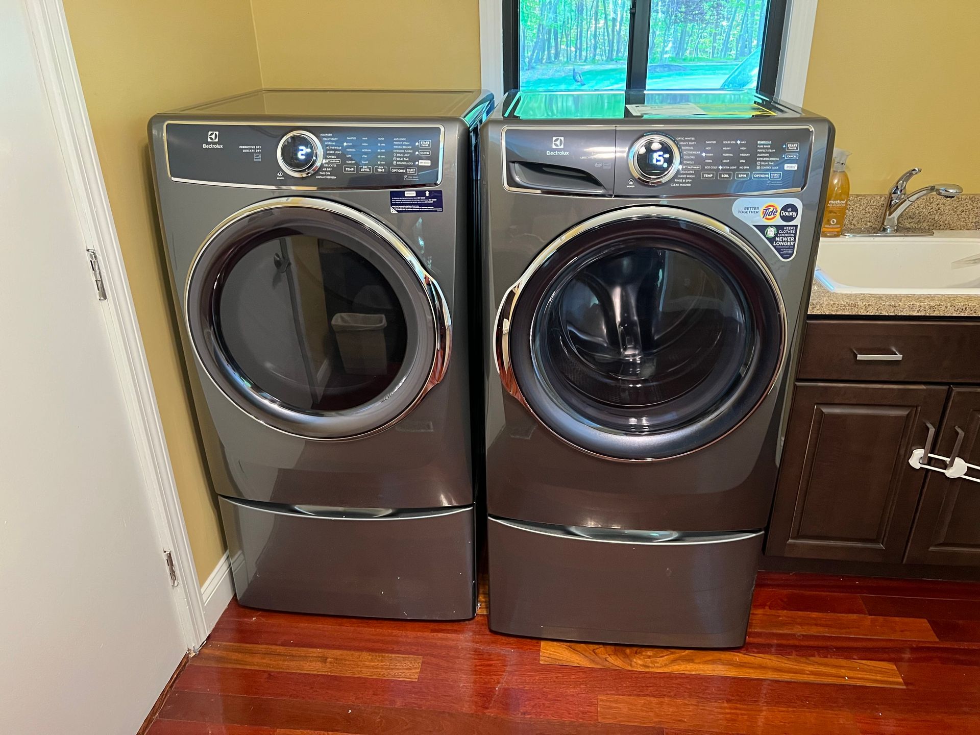 A washer and dryer are sitting next to each other in a laundry room.