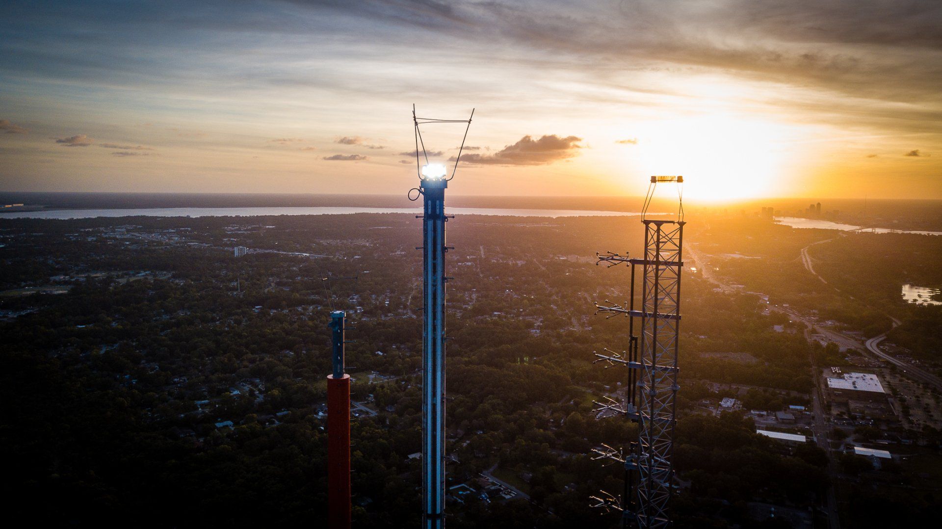 Drake Lighting High Intensity AOL Beacon on a SBA tower in Florida