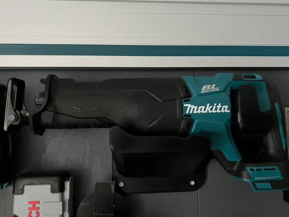 Wall Mount Makita Reciprosaw DRJ187