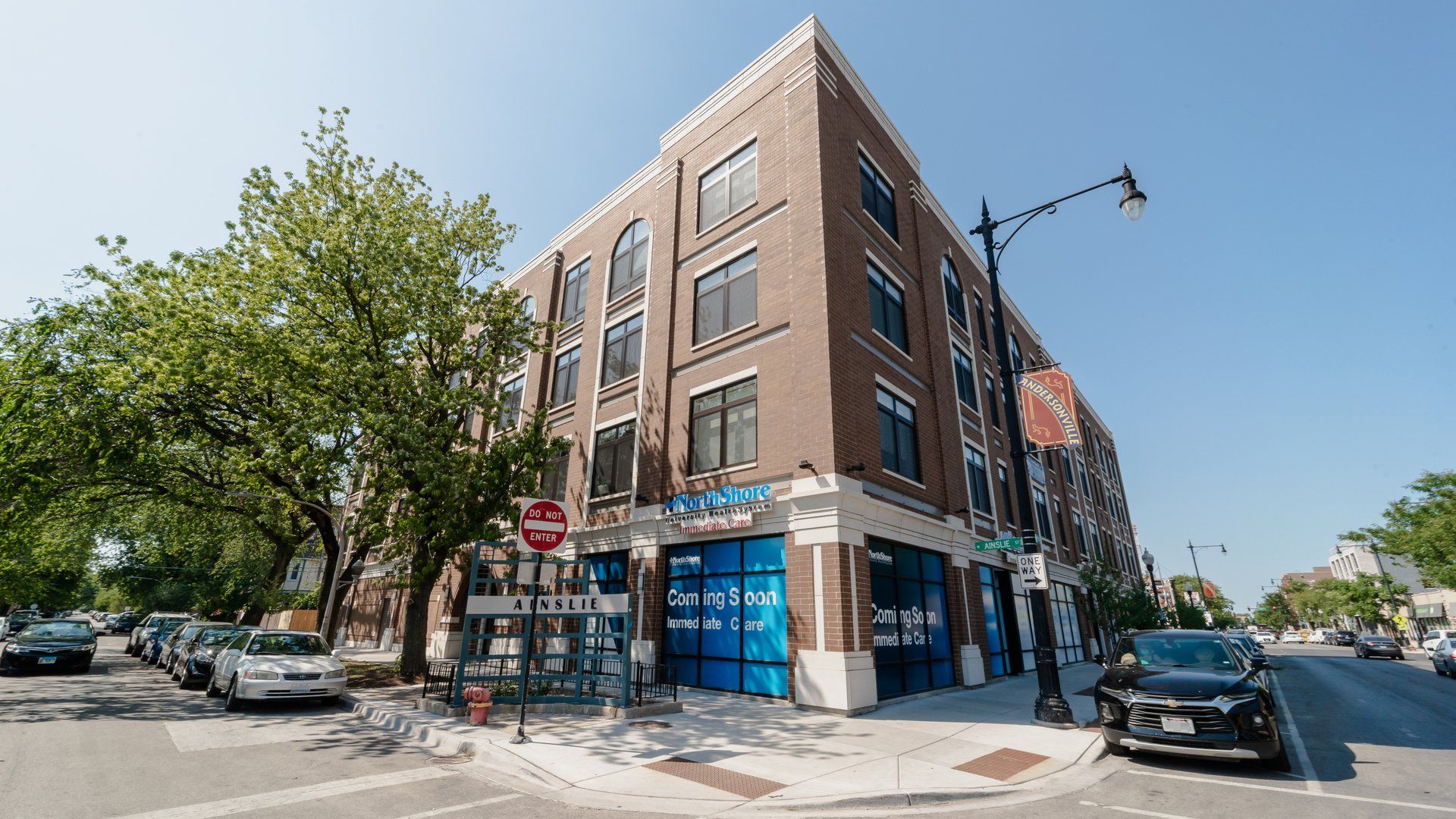 1502 W Ainslie Street  Chicago, IL 60640 Building