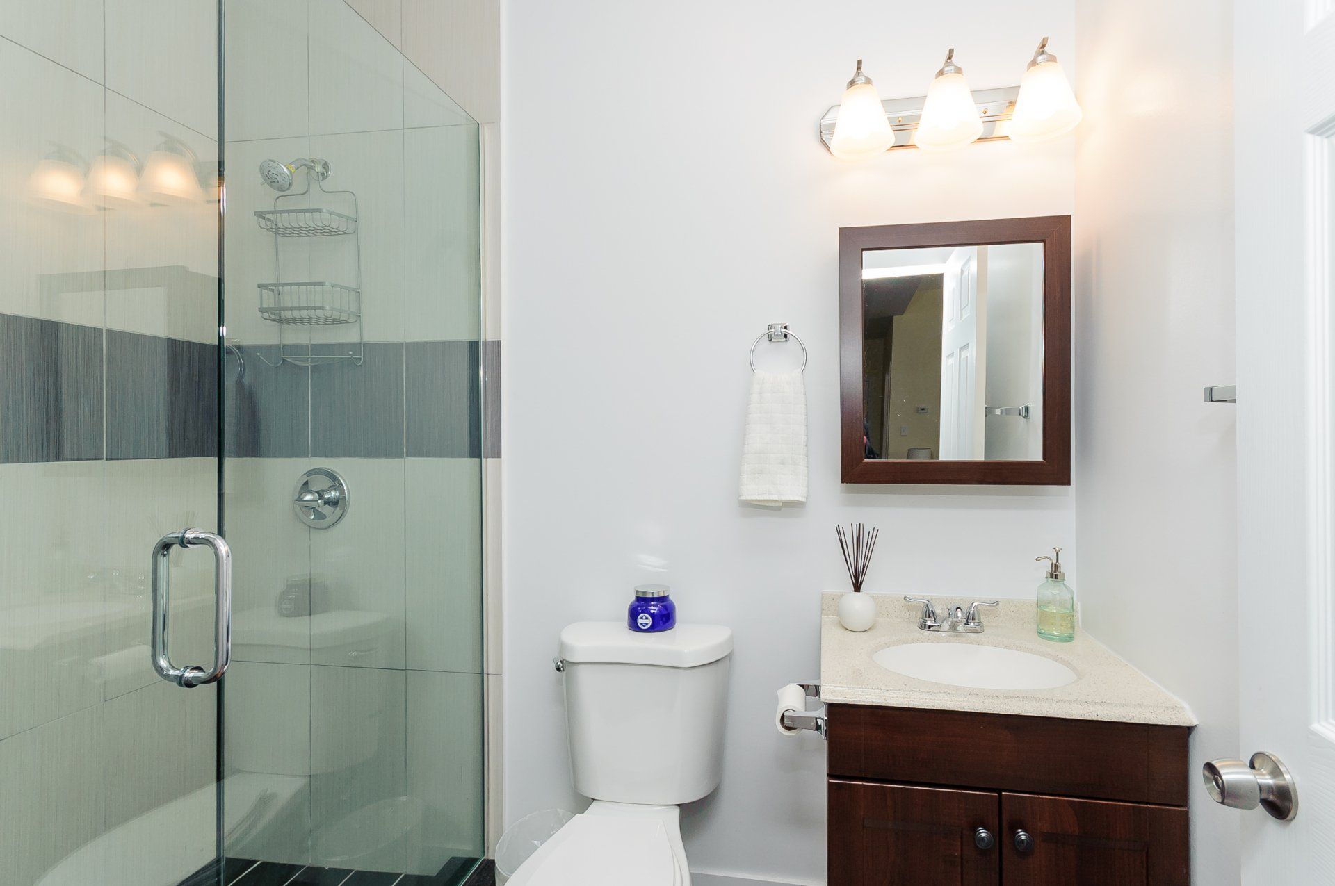 1834 W Wabansia Avenue bathroom with shower