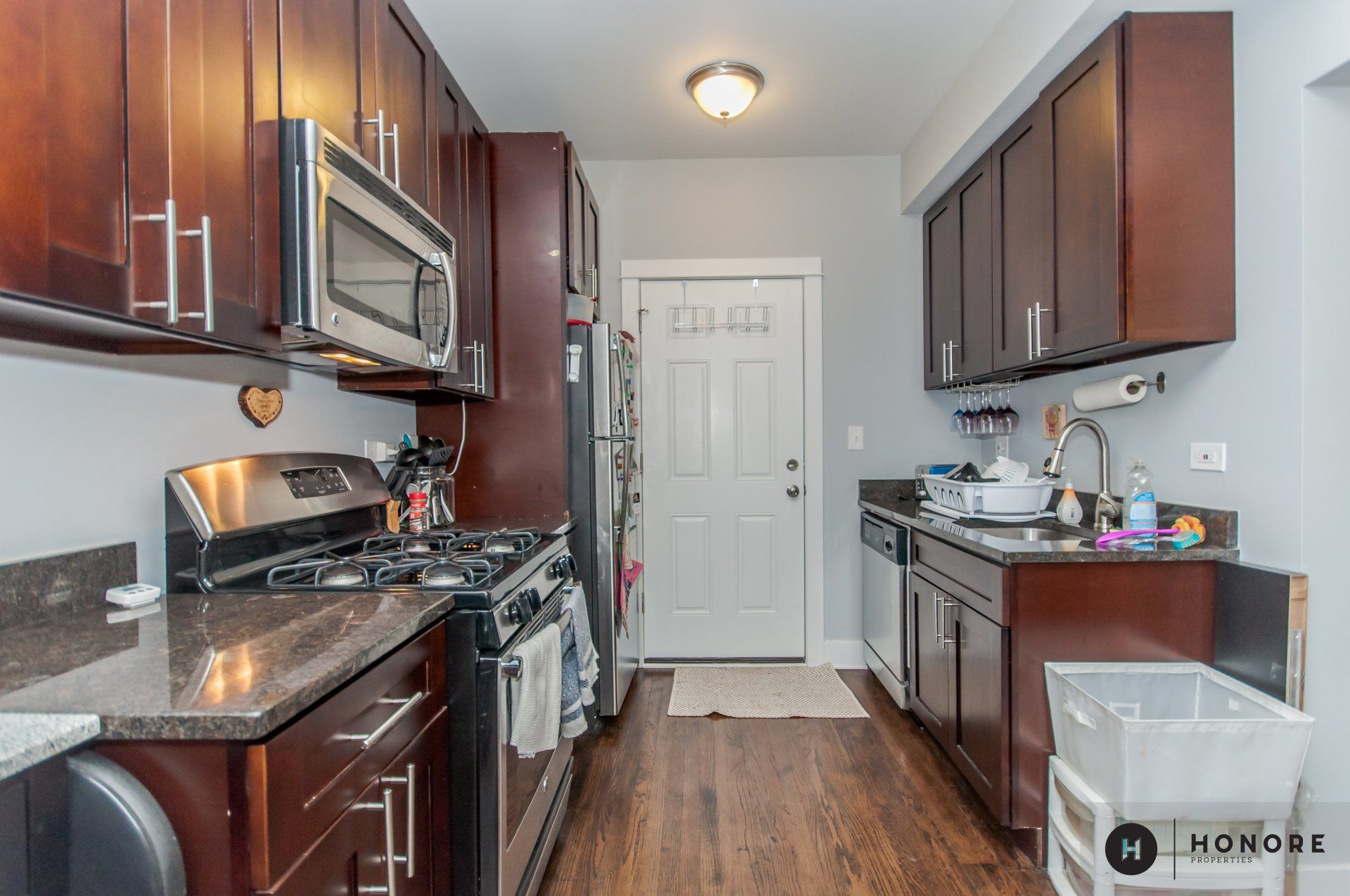 5553-59 N Magnolia kitchen with hardwood floors