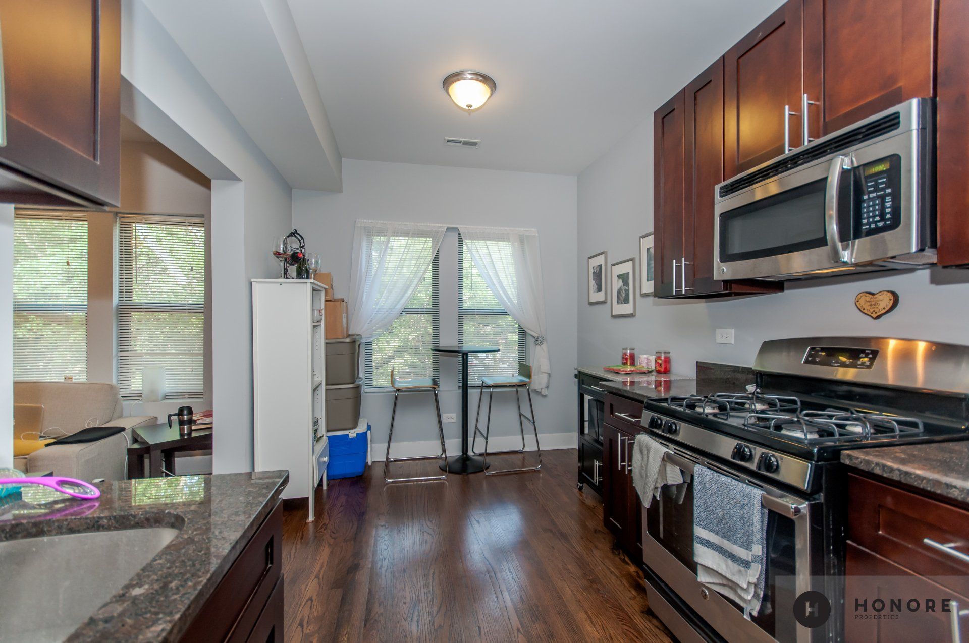 5553-59 N Magnolia kiitchen with black appliances